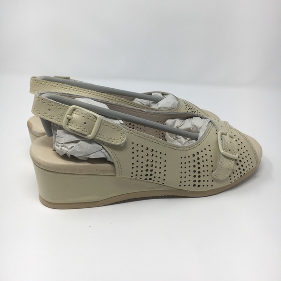 Lovely leather-like flats perfect for work. - Picture 6 of 9